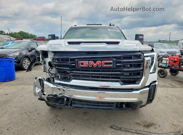 1GT49LEY6RF403885 2024 GMC SIERRA White Front view