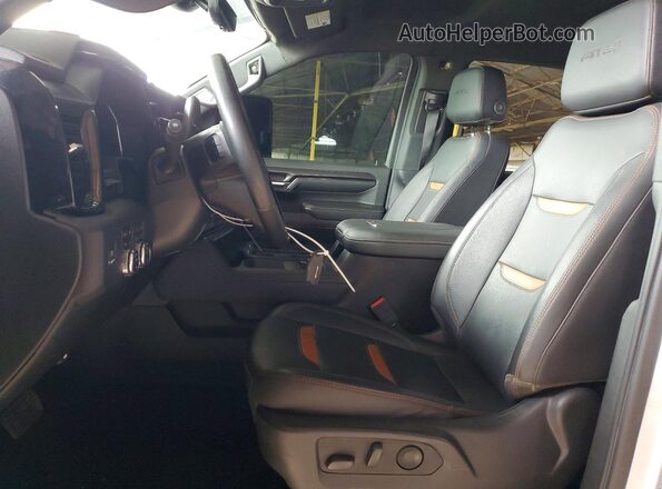1GT49PEY5RF150257 2024 GMC SIERRA Белый Вид салона спереди