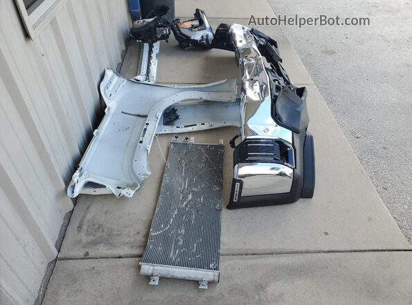 1GT4ULE73SF299741 2025 GMC SIERRA White Engine compartment view