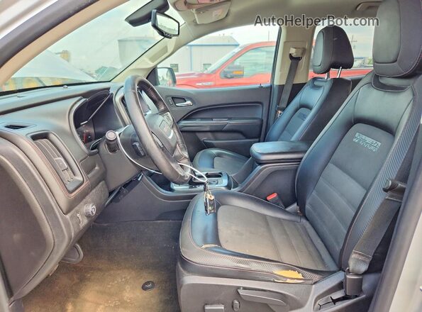 1GTG5CE38G1389897 2016 GMC CANYON Silver Front interior view