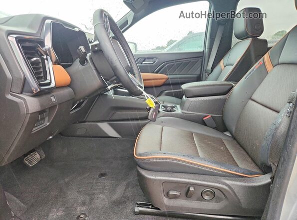 1GTP2DEK4T1184075 2026 GMC CANYON Silver Front interior view