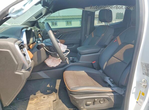 1GTP6DEKXR1128719 2024 GMC CANYON Белый Вид салона спереди
