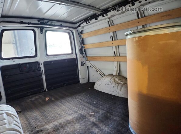 1GTW7AF78N1197002 2022 GMC SAVANA Белый Вид задних сидений