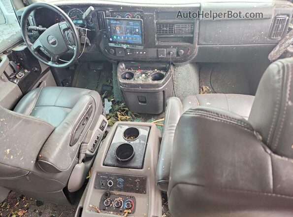 1GTW7AFG3H1135964 2017 GMC SAVANA Белый Вид панели приборов