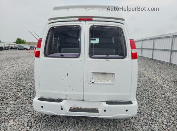 1GTW7AFG3H1135964 2017 GMC SAVANA Белый Вид сзади