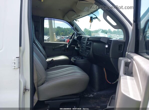 1GTW7AFP0L1147921 2020 GMC SAVANA CARGO White Vista interior delantera