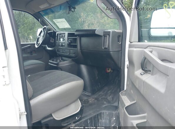 1GTW7AFP1N1143458 2022 GMC SAVANA CARGO White Սալոնի դիմացի տեսք