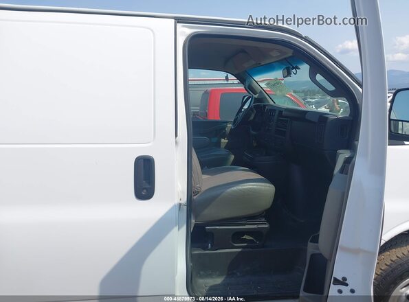 1GTW7AFP3P1106169 2023 GMC SAVANA CARGO White Սալոնի դիմացի տեսք