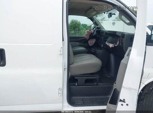 1GTW7AFP3S1213523 2025 GMC SAVANA CARGO White Front interior view