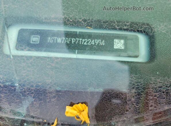 1GTW7AFP7T1224994 2026 GMC SAVANA White Вид підкапотного простору