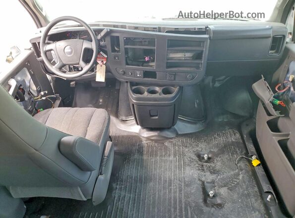 1GTW7AFP7T1224994 2026 GMC SAVANA White Вид панелі приладів