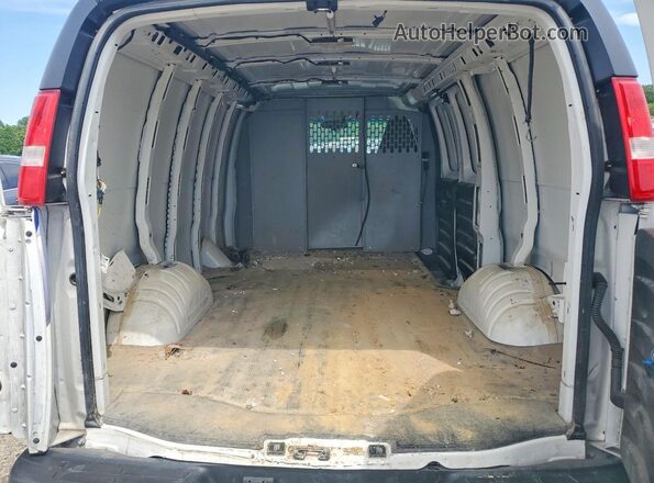 1GTW7AFP9P1159250 2023 GMC SAVANA White უკანა სავარძლების ხედი