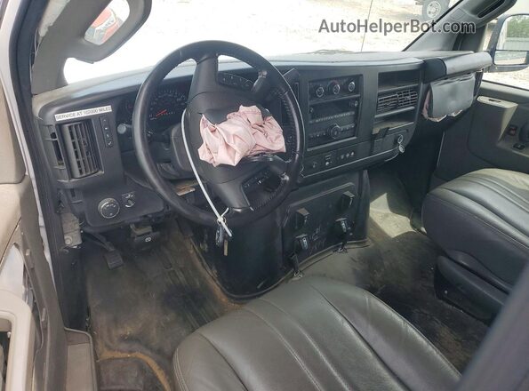 1GTW7AFP9P1159250 2023 GMC SAVANA White წინა პანელის ხედი