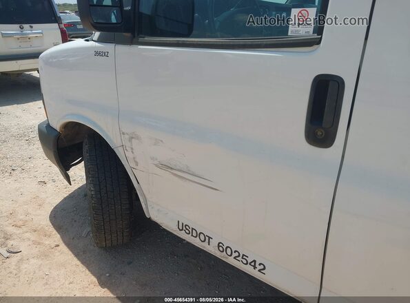 1GTW7BFP3P1112642 2023 GMC SAVANA CARGO White Widok wnętrza z tyłu