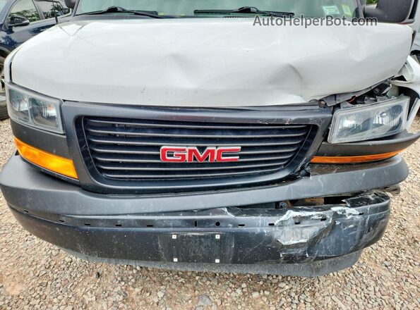 1GTW7BFPXL1139623 2020 GMC SAVANA White Vista del compartimento del motor