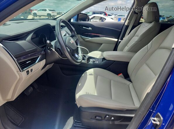 1GYAZAR40NF156527 2022 CADILLAC XT4 Blue წინა სალონის ხედი