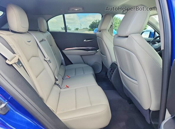 1GYAZAR40NF156527 2022 CADILLAC XT4 Blue უკანა სალონის ხედი