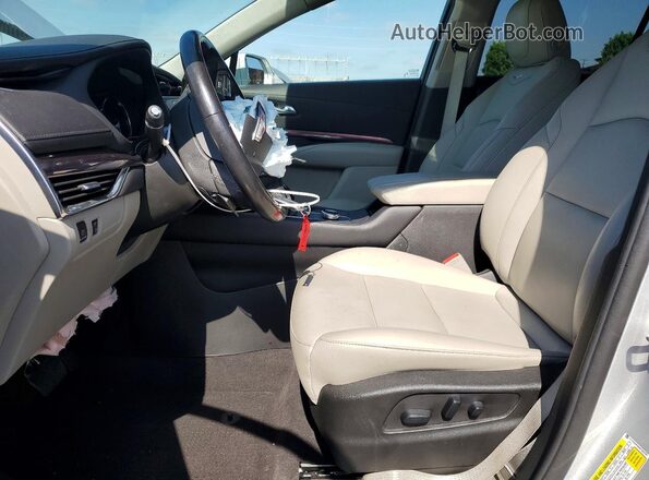 1GYAZAR46MF003200 2021 CADILLAC XT4 Silver Вид салону спереду