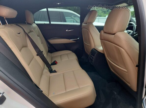1GYFZBR45RF142866 2024 CADILLAC XT4 White Вид задньої частини салону