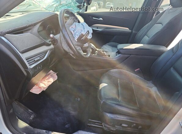 1GYFZCR40LF032210 2020 CADILLAC XT4 Silver Вид салону спереду