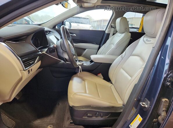 1GYFZCR42KF199845 2019 CADILLAC XT4 Синий Вид салона спереди