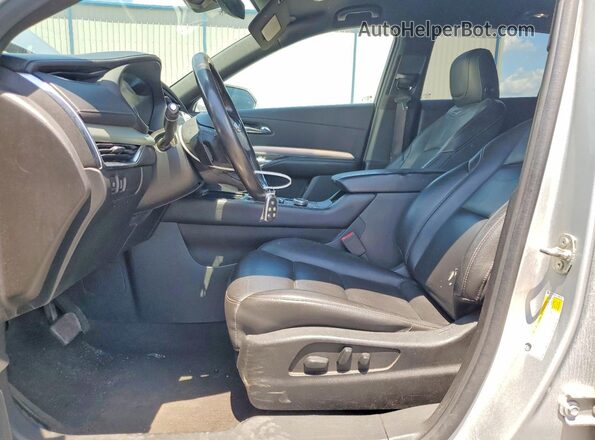 1GYFZCR47LF056729 2020 CADILLAC XT4 Silver Widok wnętrza z przodu