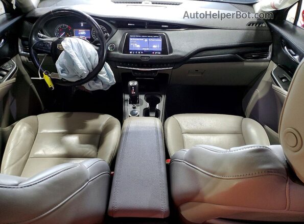1GYFZDR40KF229009 2019 CADILLAC XT4 Burgundy Vista del salpicadero