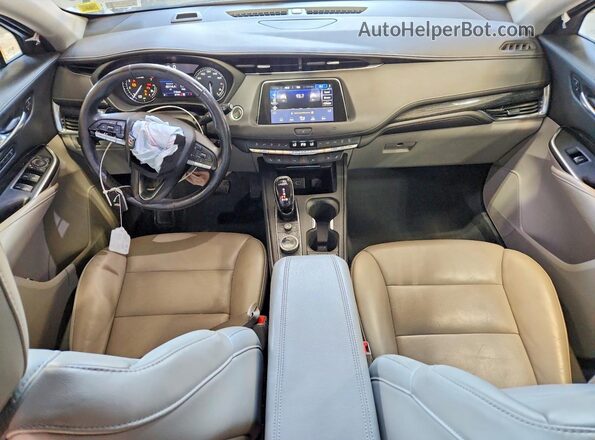 1GYFZDR40MF055834 2021 CADILLAC XT4 Burgundy Вид панелі приладів