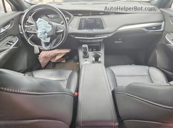 1GYFZDR45MF015863 2021 CADILLAC XT4 Silver Вид панелі приладів