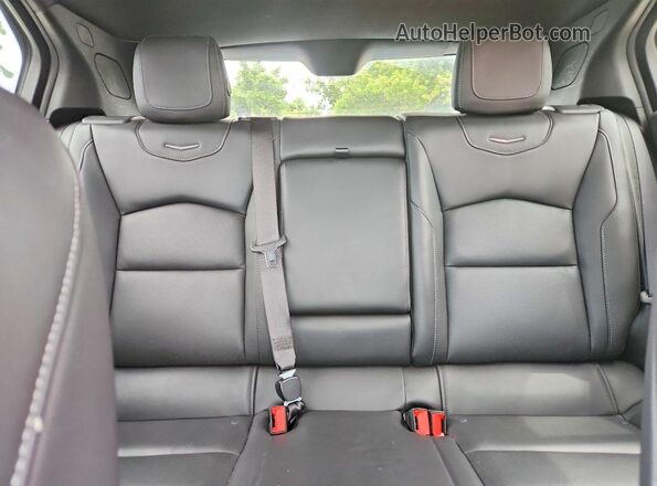 1GYFZDR45MF015863 2021 CADILLAC XT4 Silver Вид задніх сидінь