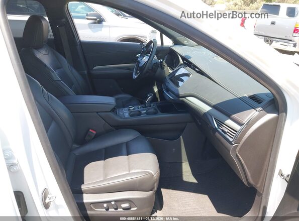 1GYFZDR47KF103858 2019 CADILLAC XT4 White Widok wnętrza z przodu