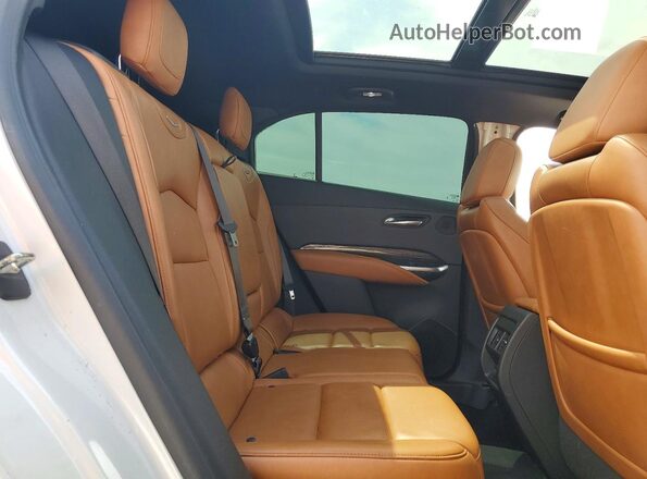 1GYFZDR48KF118059 2019 CADILLAC XT4 Белый Вид задней части салона
