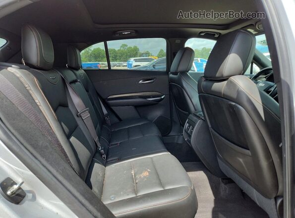 1GYFZER45KF229402 2019 CADILLAC XT4 Silver Սալոնի հետևի տեսք