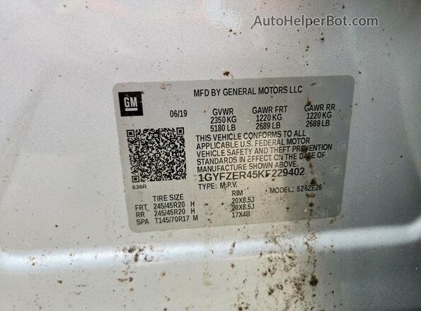1GYFZER45KF229402 2019 CADILLAC XT4 Silver VIN կոդի պիտակի տեսք
