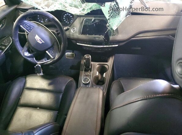 1GYFZFR44LF024032 2020 CADILLAC XT4 Красный Вид панели приборов