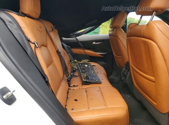 1GYFZFR44MF017762 2021 CADILLAC XT4 White Vista interior trasera