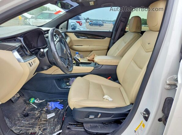 1GYKNARS7HZ259770 2017 CADILLAC XT5 White Widok wnętrza z przodu