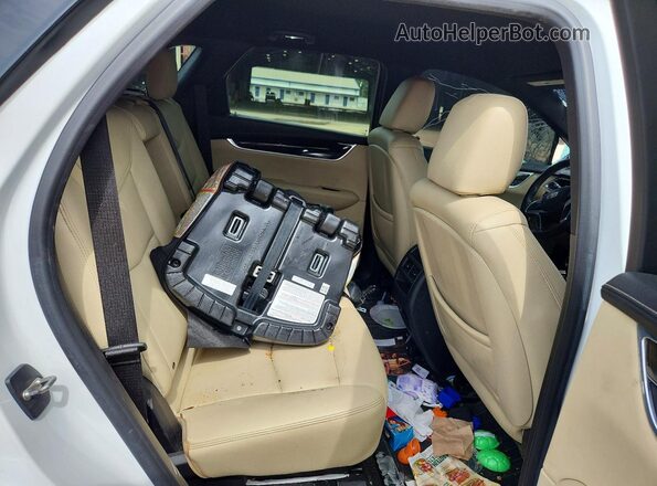 1GYKNARS7HZ259770 2017 CADILLAC XT5 White Widok tylnych siedzeń