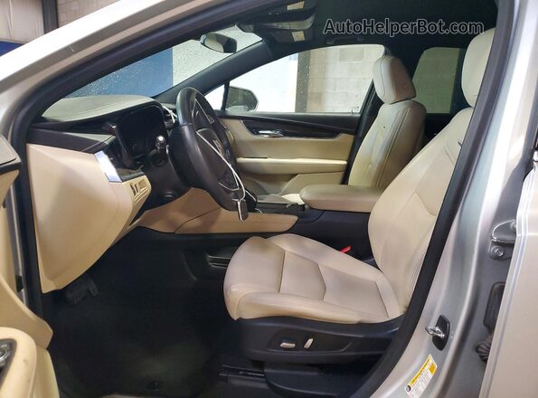 1GYKNARS7HZ319563 2017 CADILLAC XT5 Silver Vista interior delantera