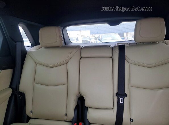 1GYKNARS9JZ233953 2018 CADILLAC XT5 Silver Հետևի նստատեղերի տեսք
