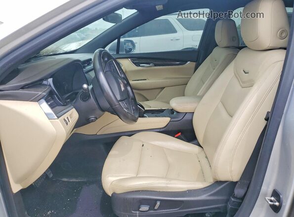 1GYKNARS9JZ233953 2018 CADILLAC XT5 Silver Սալոնի դիմացի տեսք