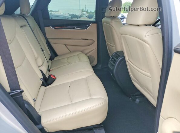 1GYKNARS9JZ233953 2018 CADILLAC XT5 Silver Սալոնի հետևի տեսք