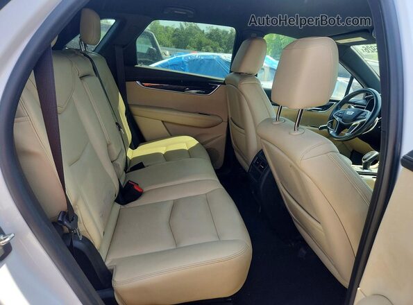 1GYKNARSXHZ129157 2017 CADILLAC XT5 White Vista interior trasera