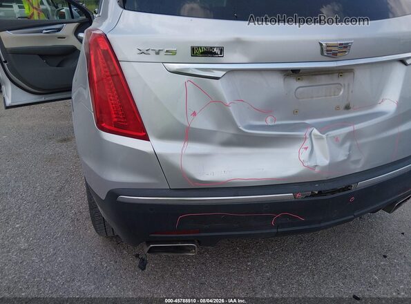 1GYKNBRS6HZ110174 2017 CADILLAC XT5 Серебряный Вид спереди