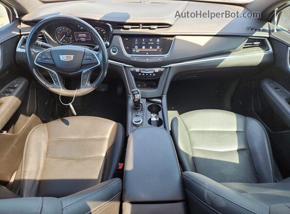 1GYKNCR45MZ122947 2021 CADILLAC XT5 Бордовый Вид панели приборов