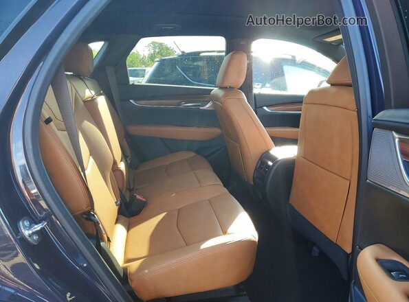 1GYKNDR40RZ759080 2024 CADILLAC XT5 Purple Rear interior view