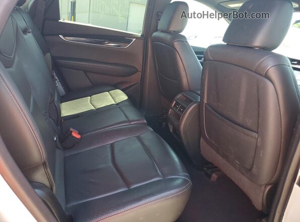 1GYKNDR46LZ158182 2020 CADILLAC XT5 Silver Rear interior view