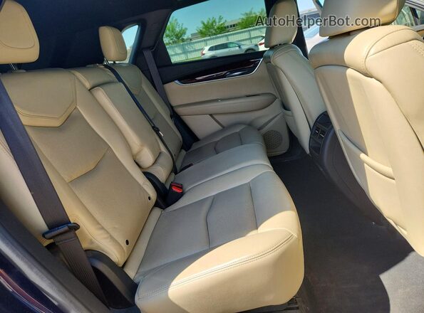 1GYKNDRS5HZ110615 2017 CADILLAC XT5 Blue Vista de los asientos traseros