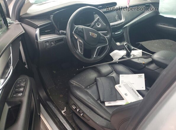 1GYKNFRS4JZ119596 2018 CADILLAC XT5 Silver Вид панелі приладів