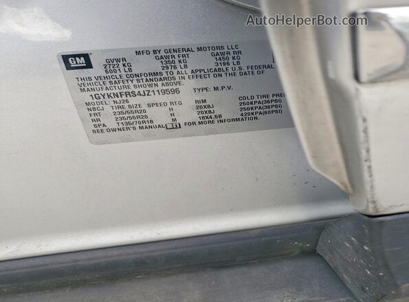 1GYKNFRS4JZ119596 2018 CADILLAC XT5 Silver Вид наклейки з VIN-кодом
